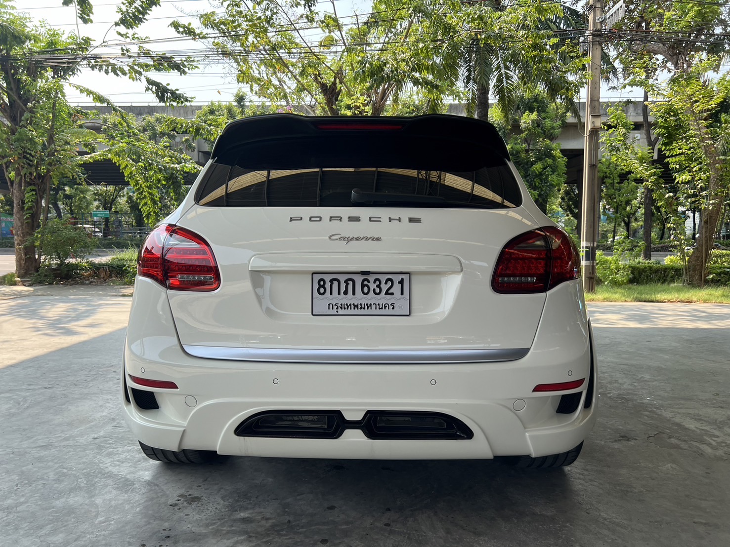 2011 Porsche Cayenne สีขาว