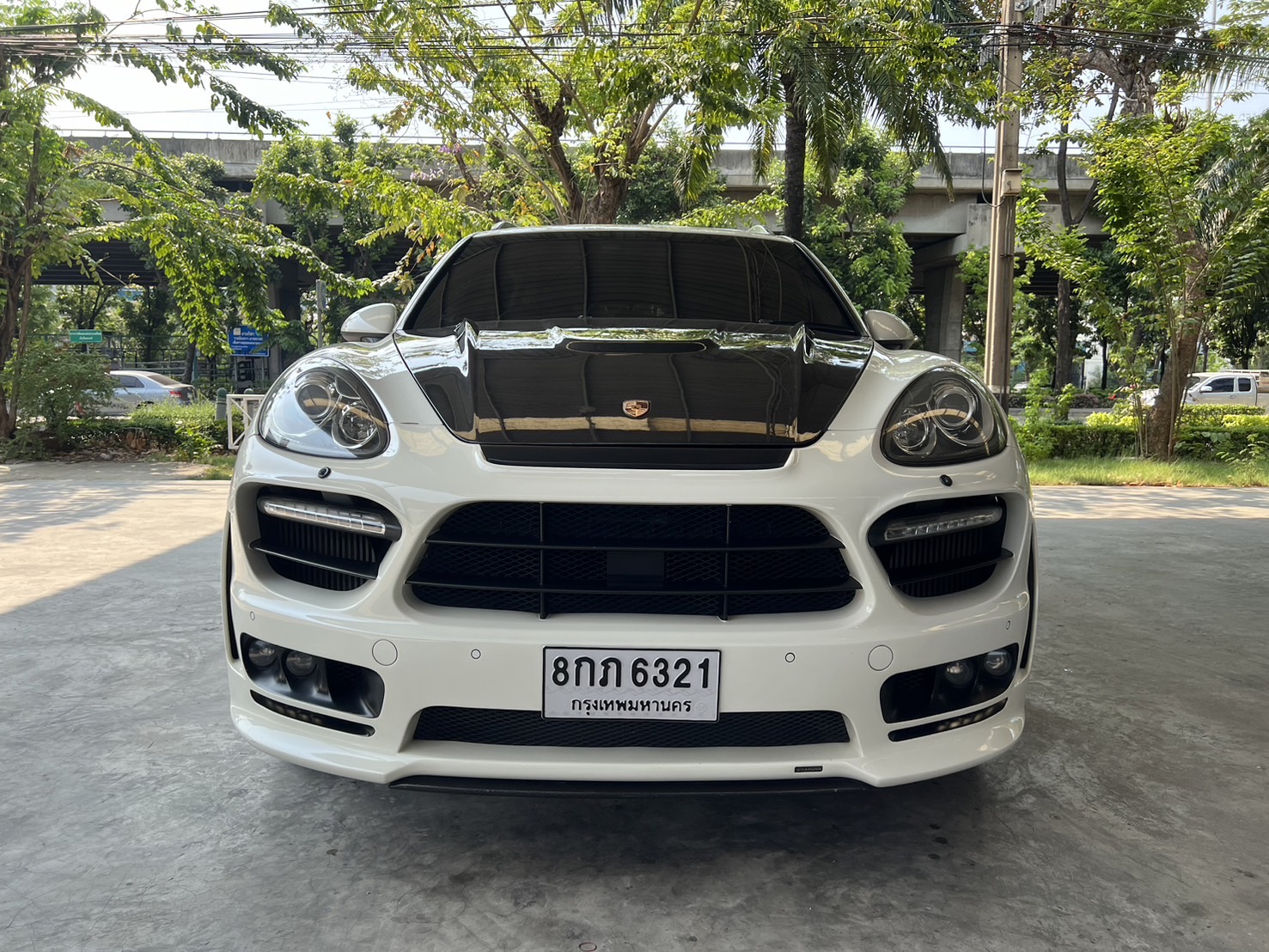 2011 Porsche Cayenne สีขาว