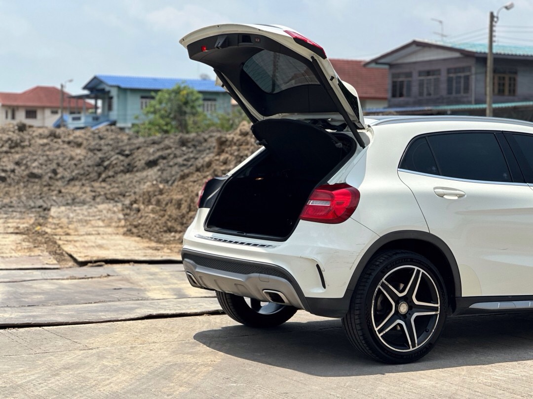 2017 Mercedes-Benz GLA-Class GLA250 สีขาว