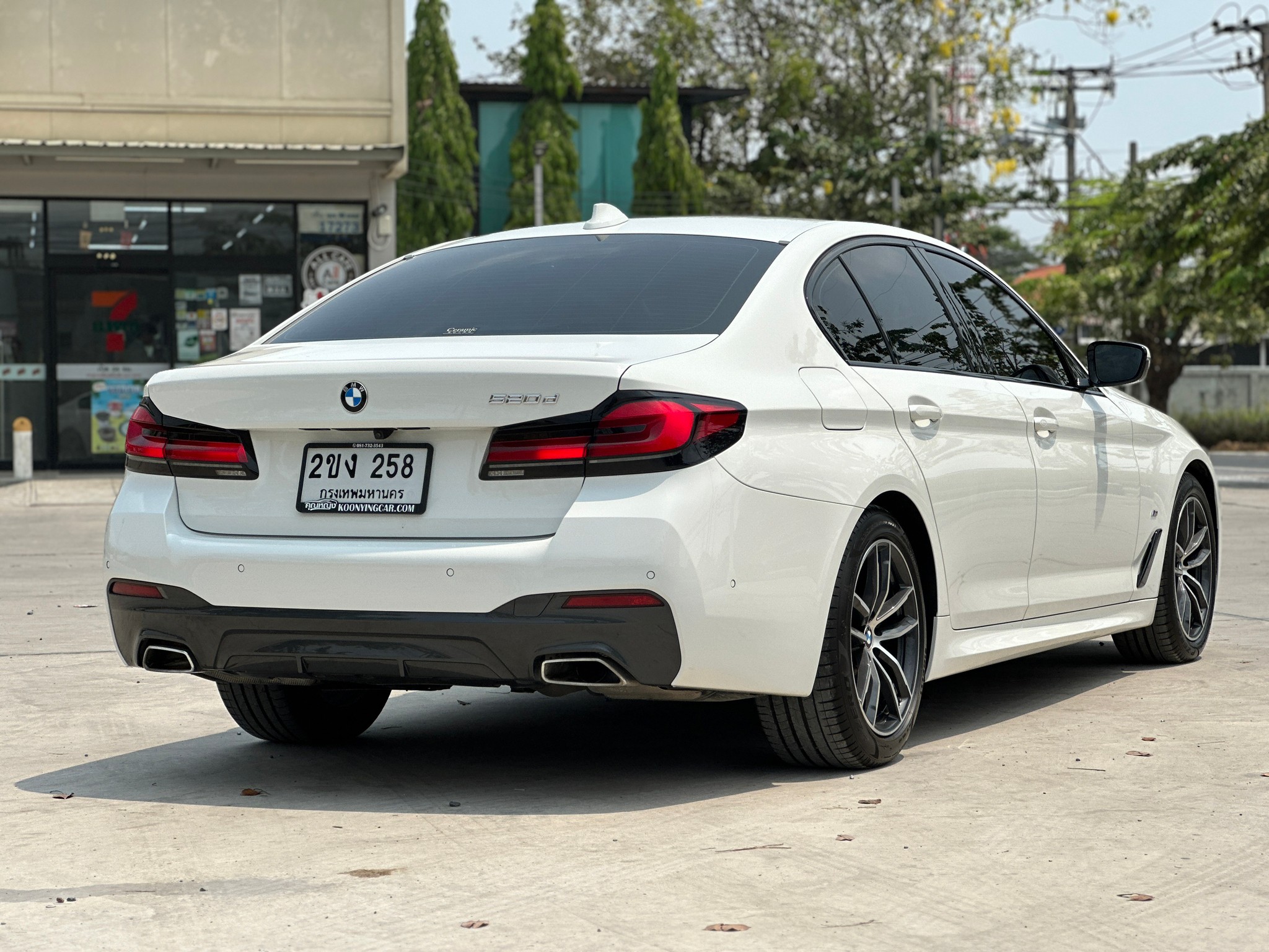 2021 BMW 520d Msport สีขาว