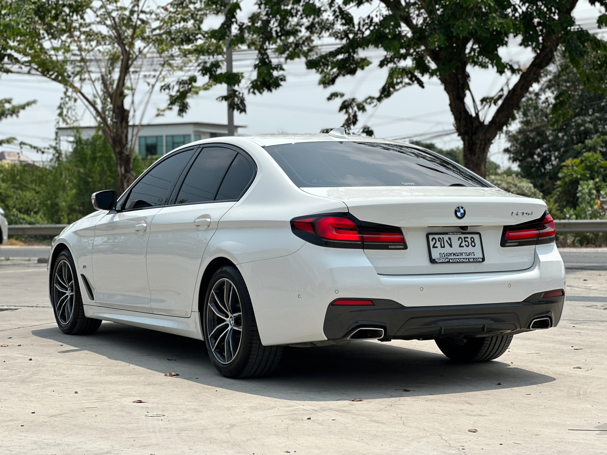 2021 BMW 520d Msport สีขาว