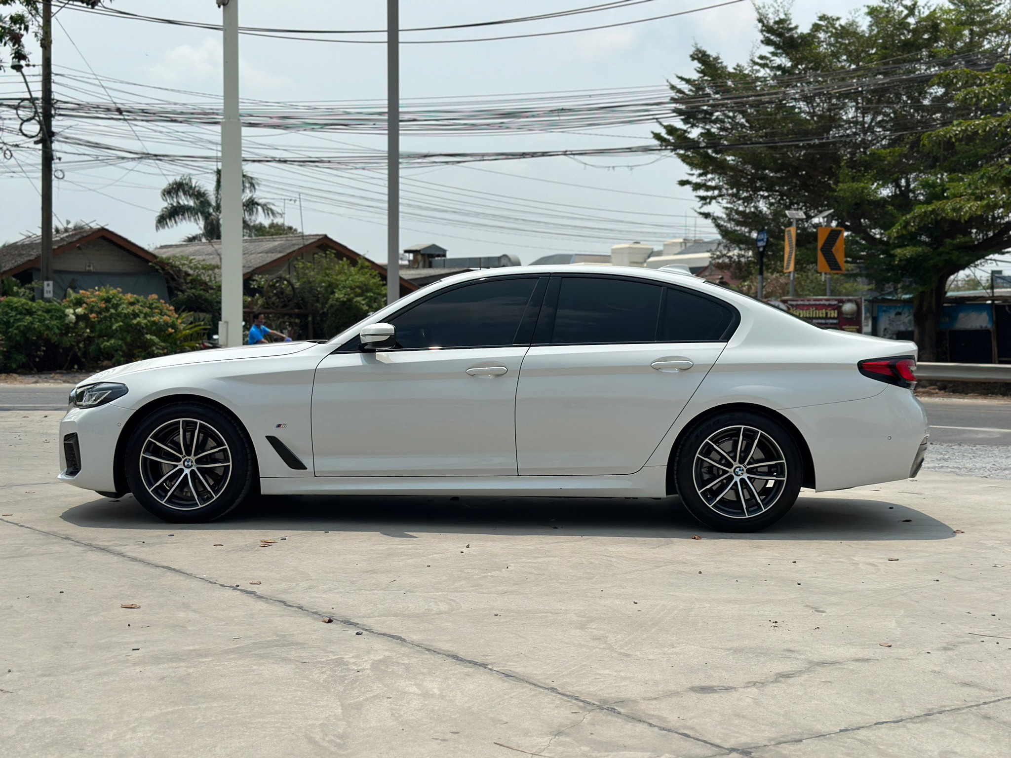 2021 BMW 520d Msport สีขาว