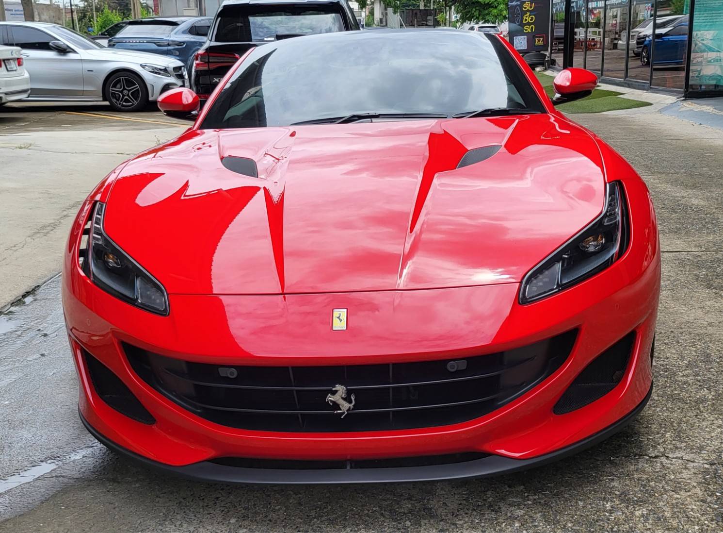 2019 Ferrari Portofino สีแดง