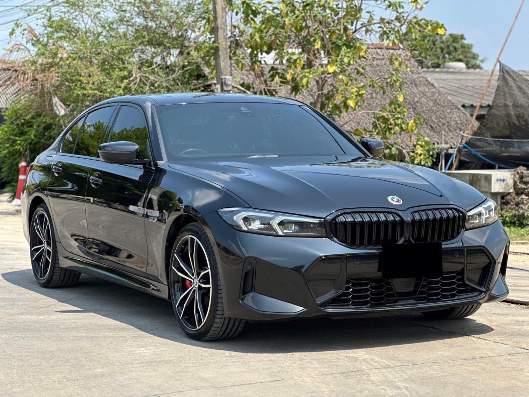 2023 BMW 330e M Sport LCI สีดำ