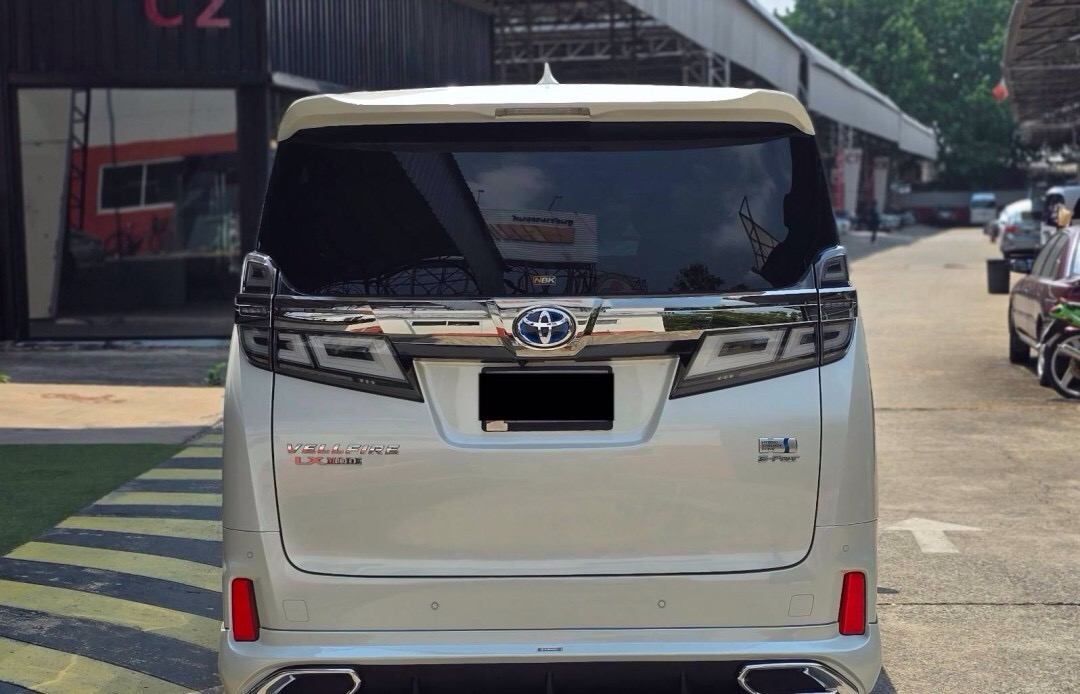 2018 Toyota Vellfire สีขาว