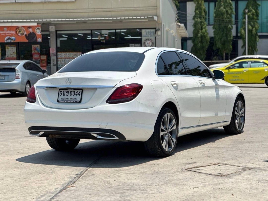 2021 Mercedes-Benz C-Class C 220 d สีขาว