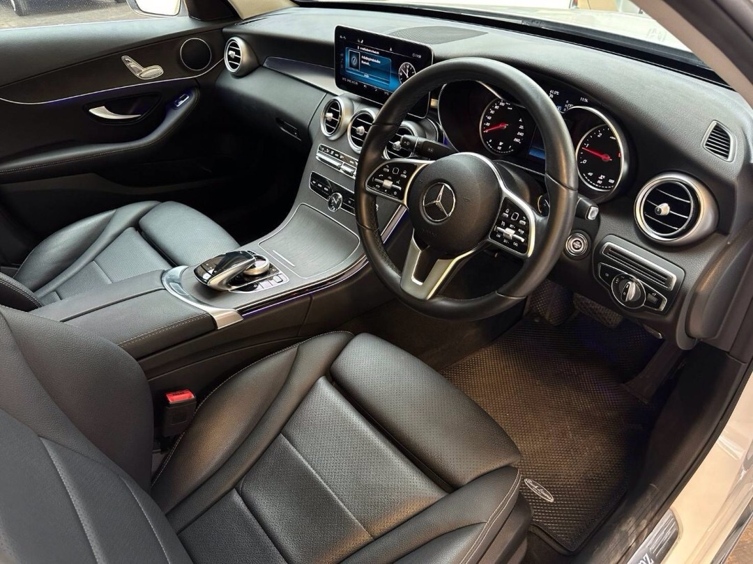 2021 Mercedes-Benz C-Class C 220 d สีขาว