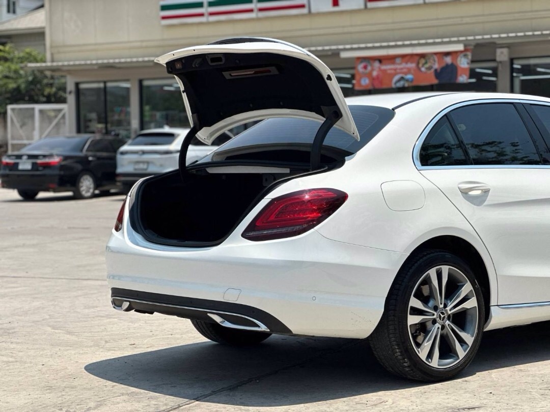 2021 Mercedes-Benz C-Class C 220 d สีขาว