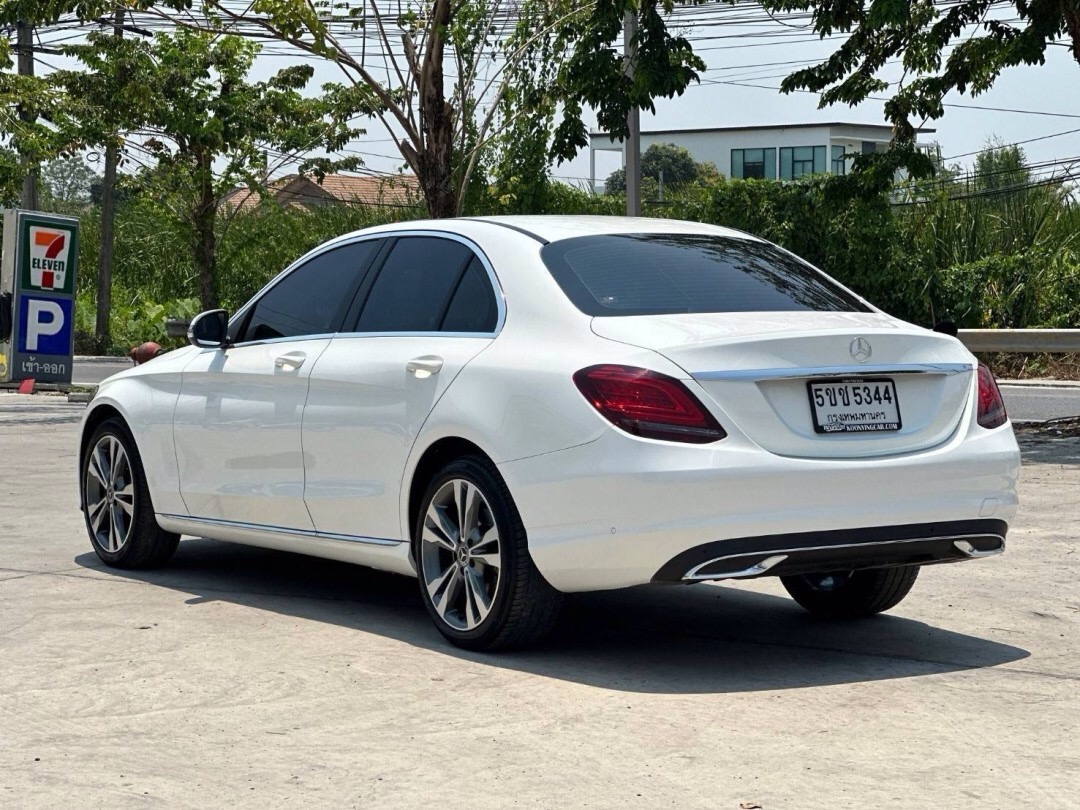 2021 Mercedes-Benz C-Class C 220 d สีขาว