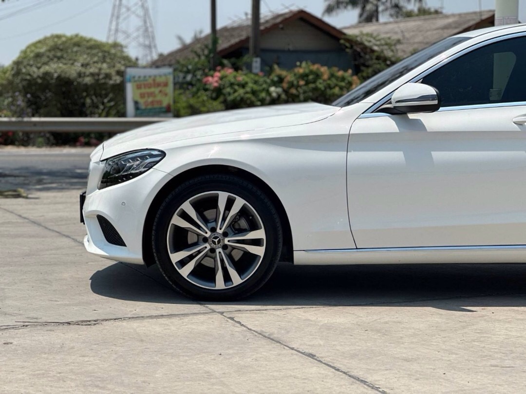 2021 Mercedes-Benz C-Class C 220 d สีขาว