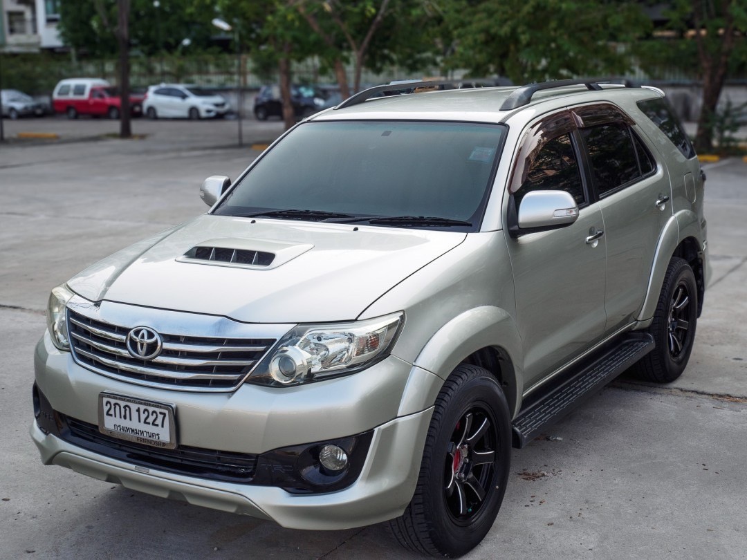 2013 Toyota Fortuner สีเทา