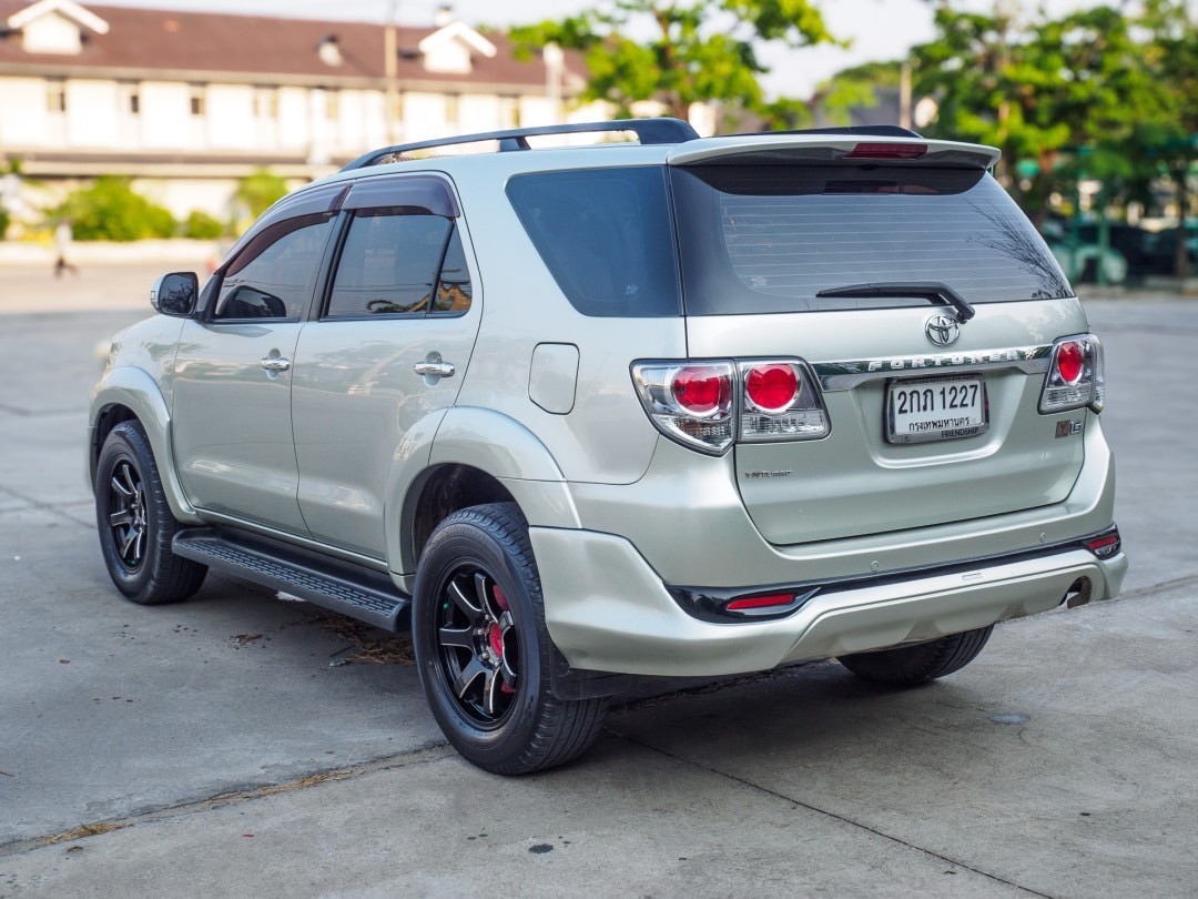 2013 Toyota Fortuner สีเทา