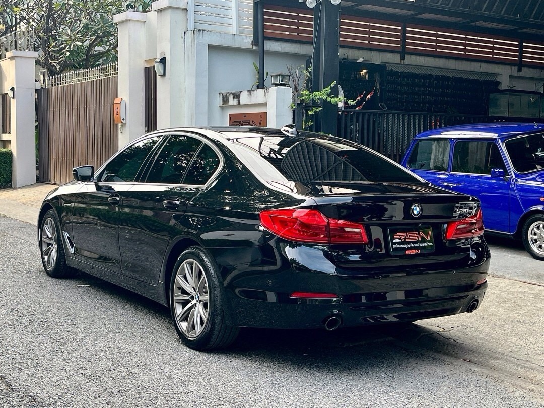 2019 BMW 530e Highline G30 สีดำ