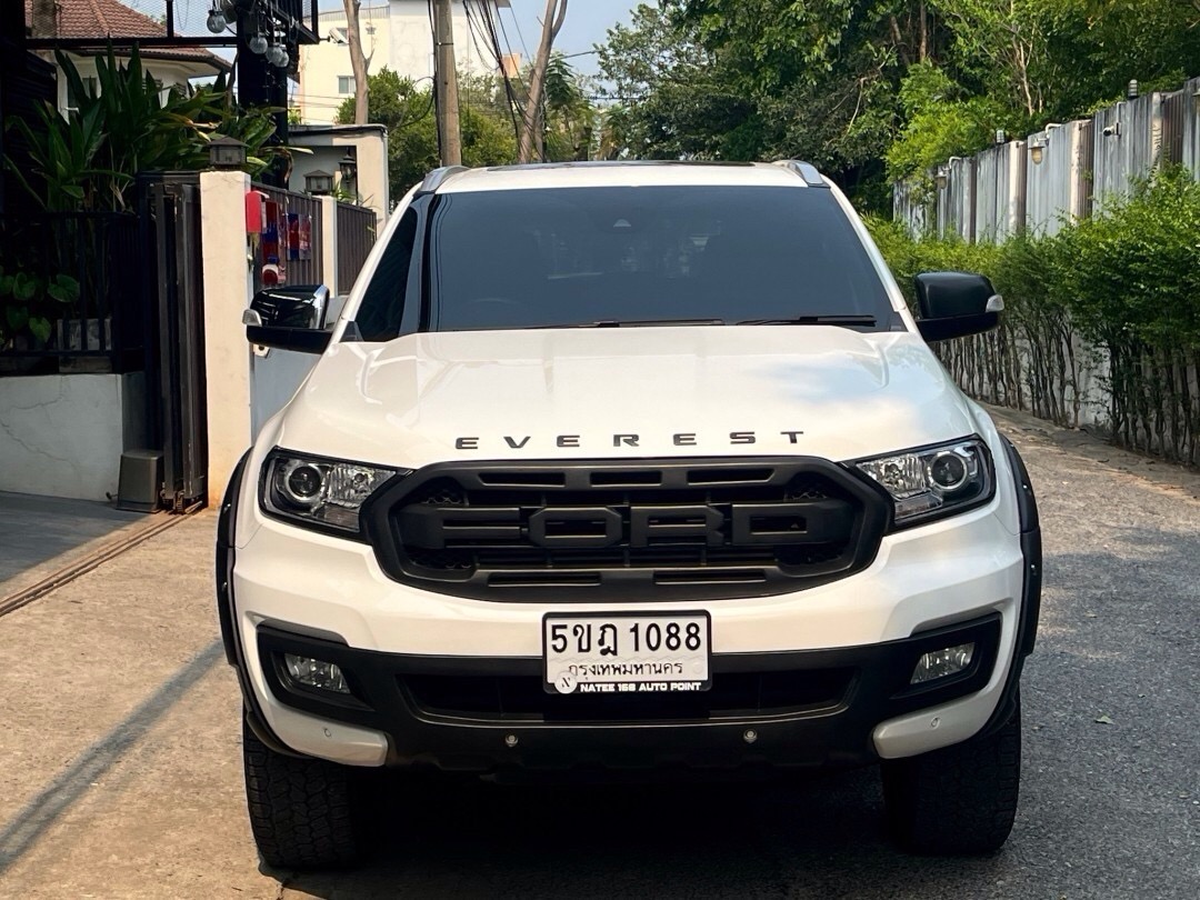 2019 Ford Everest Titanium+ 4x2 สีขาว