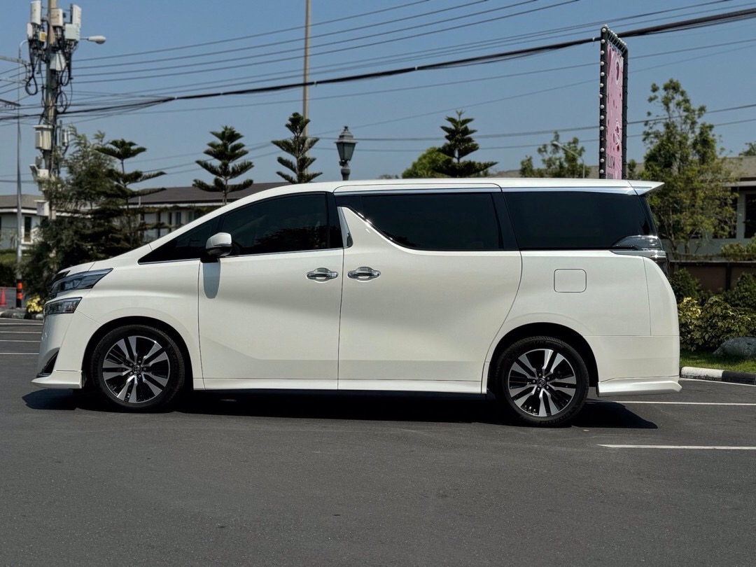 2019 Toyota Vellfire สีขาว