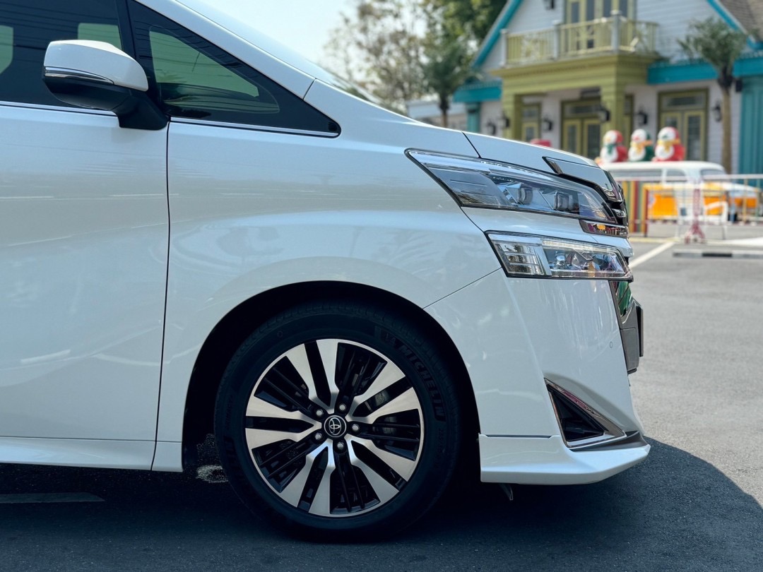 2019 Toyota Vellfire สีขาว