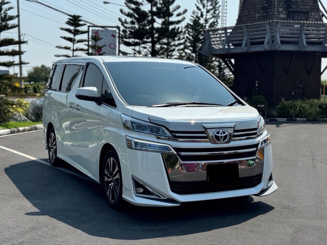 2019 Toyota Vellfire สีขาว