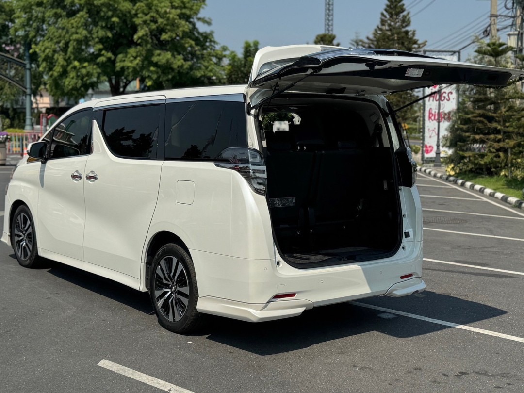 2019 Toyota Vellfire สีขาว