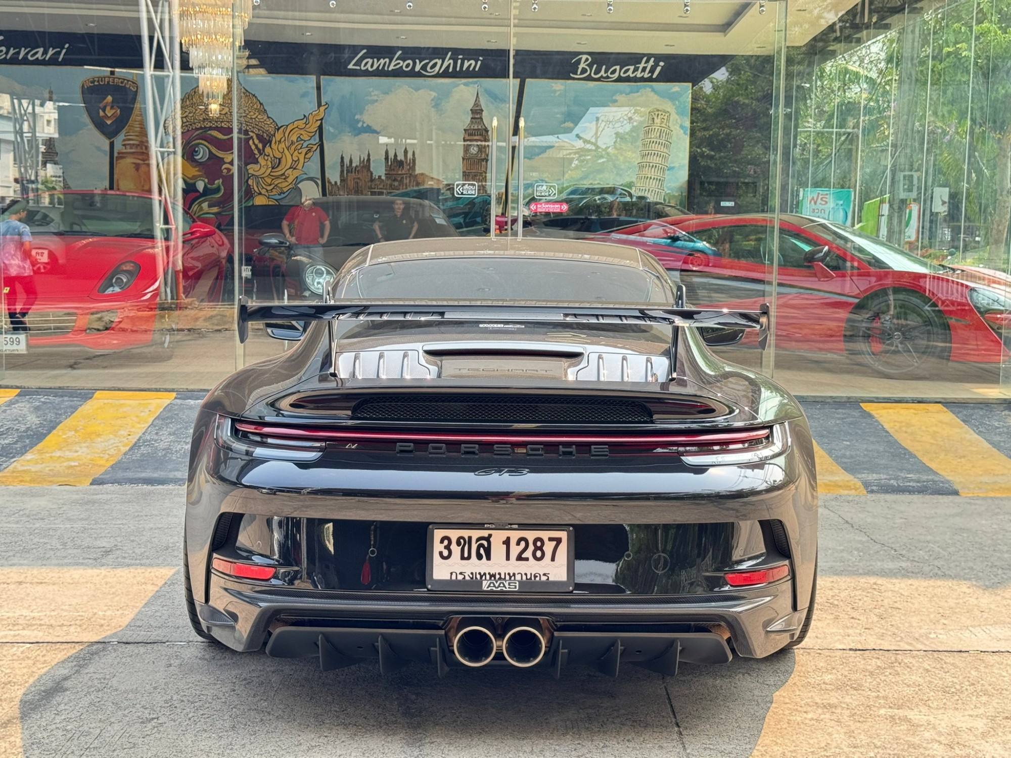 2022 Porsche 992 GT3 สีดำ