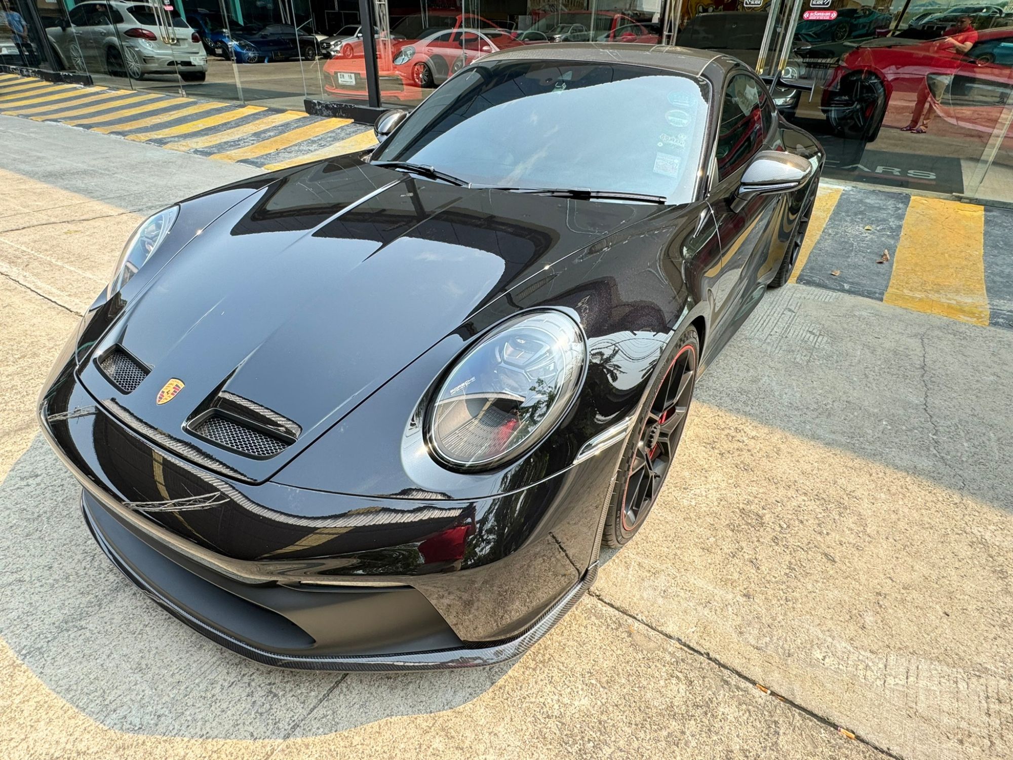 2022 Porsche 992 GT3 สีดำ