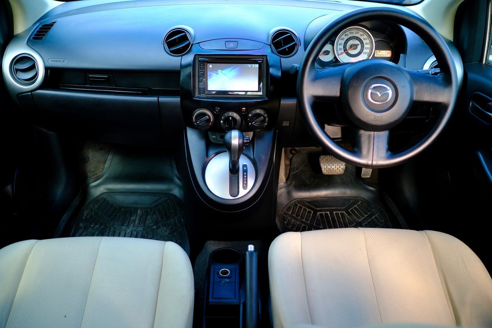 Mazda2 Groove 1.5 ปี2010 auto