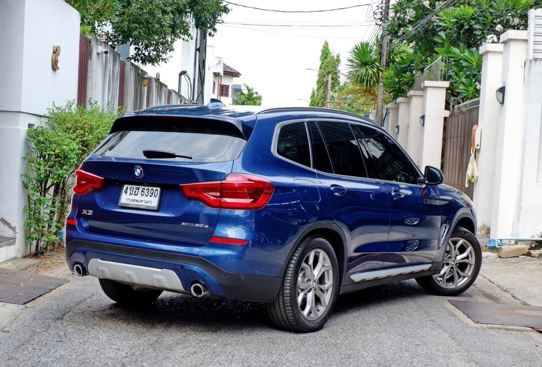 2021 BMW X3 G01 สีน้ำเงิน