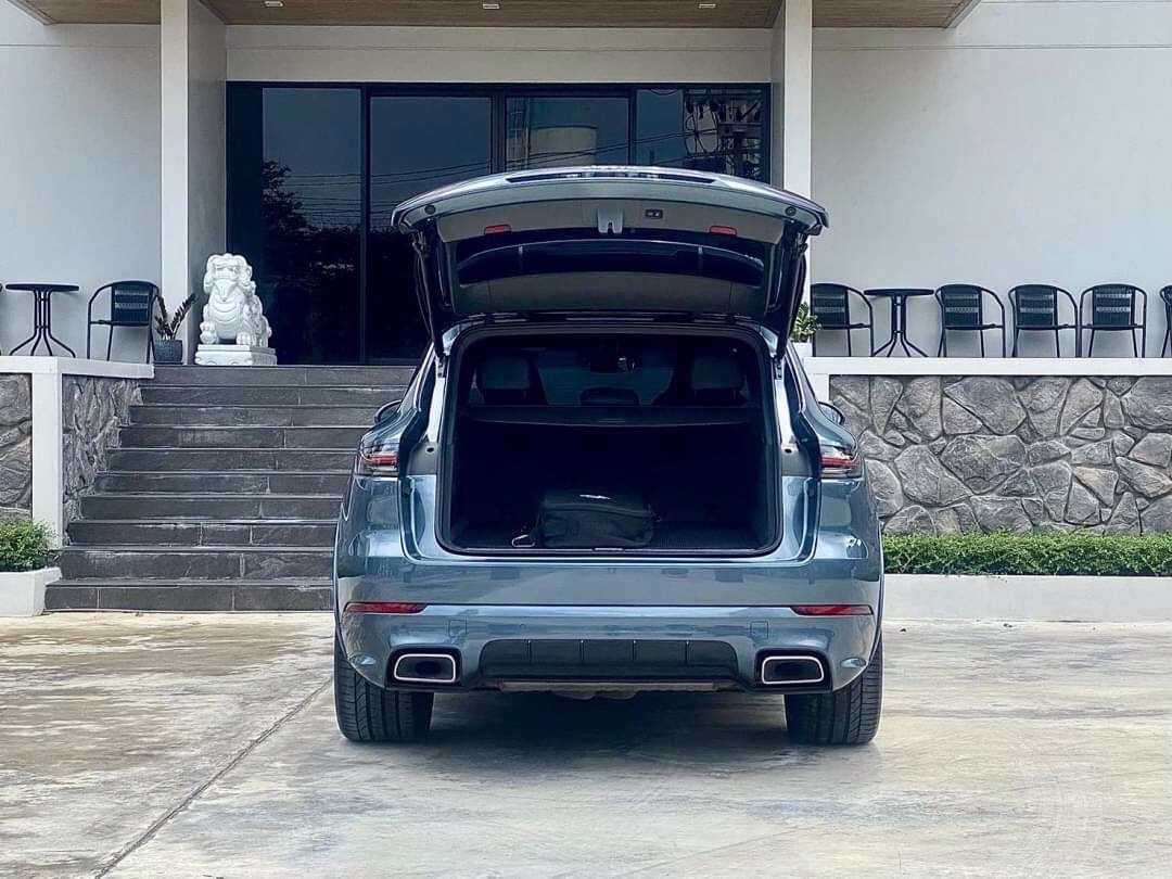 2019 Porsche Cayenne E-Hybrid สีเทา