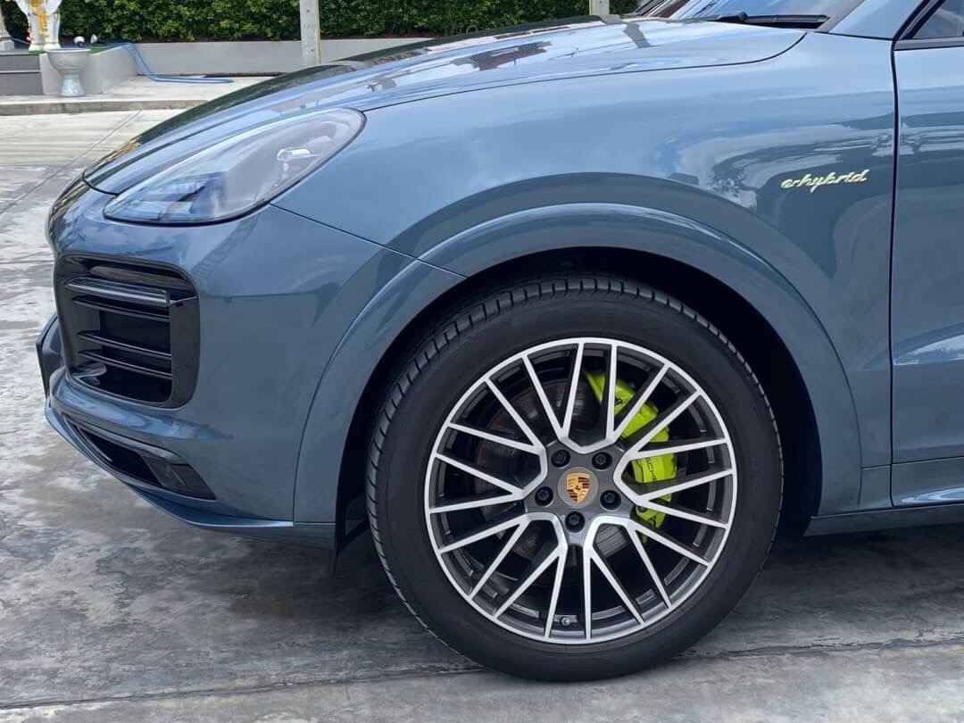 2019 Porsche Cayenne E-Hybrid สีเทา