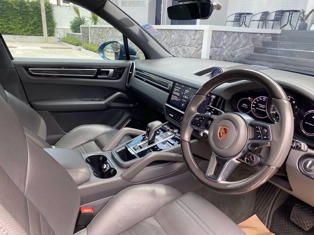 2019 Porsche Cayenne E-Hybrid สีเทา