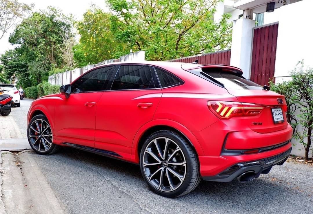 2021 Audi RS Q3 Sportback quattro SUV สีแดง