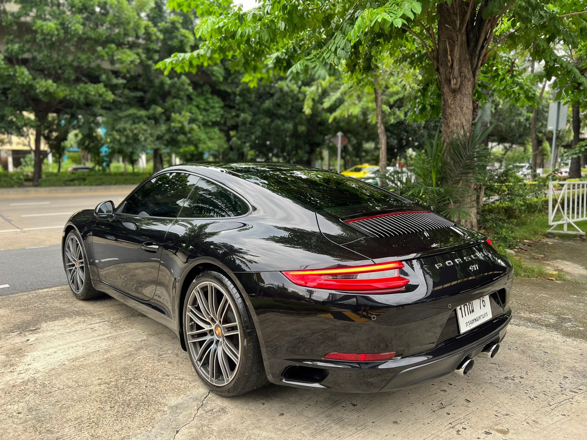 2017 Porsche Carrera 991.2 Coupe สีดำ