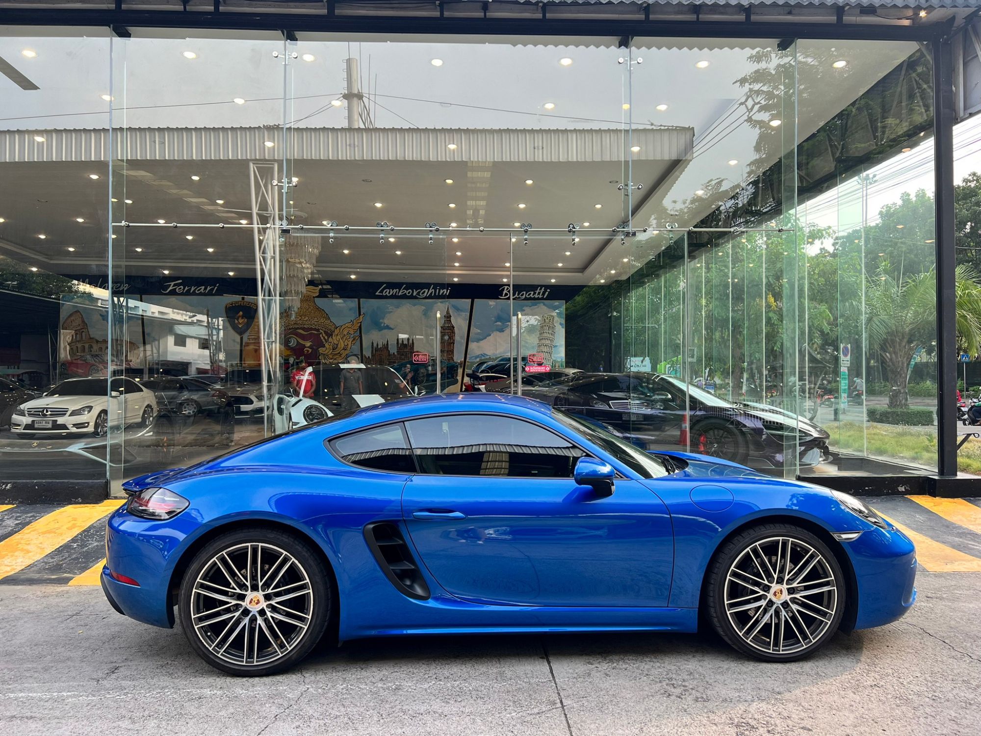 2018 Porsche Cayman 718 coupe สีน้ำเงิน