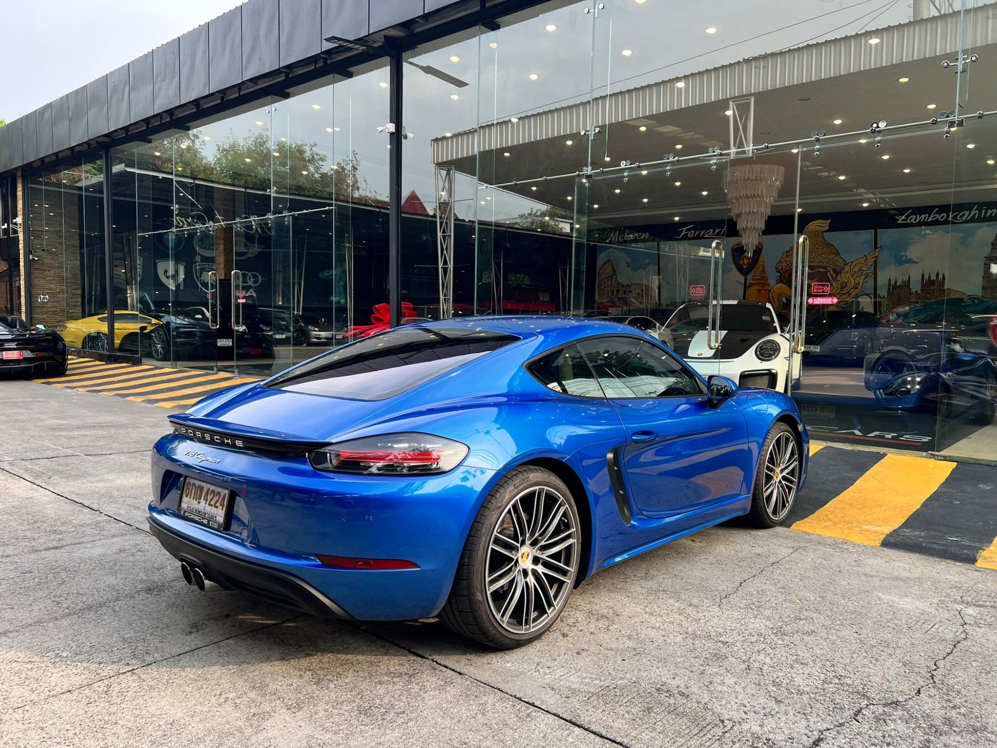 2018 Porsche Cayman 718 coupe สีน้ำเงิน