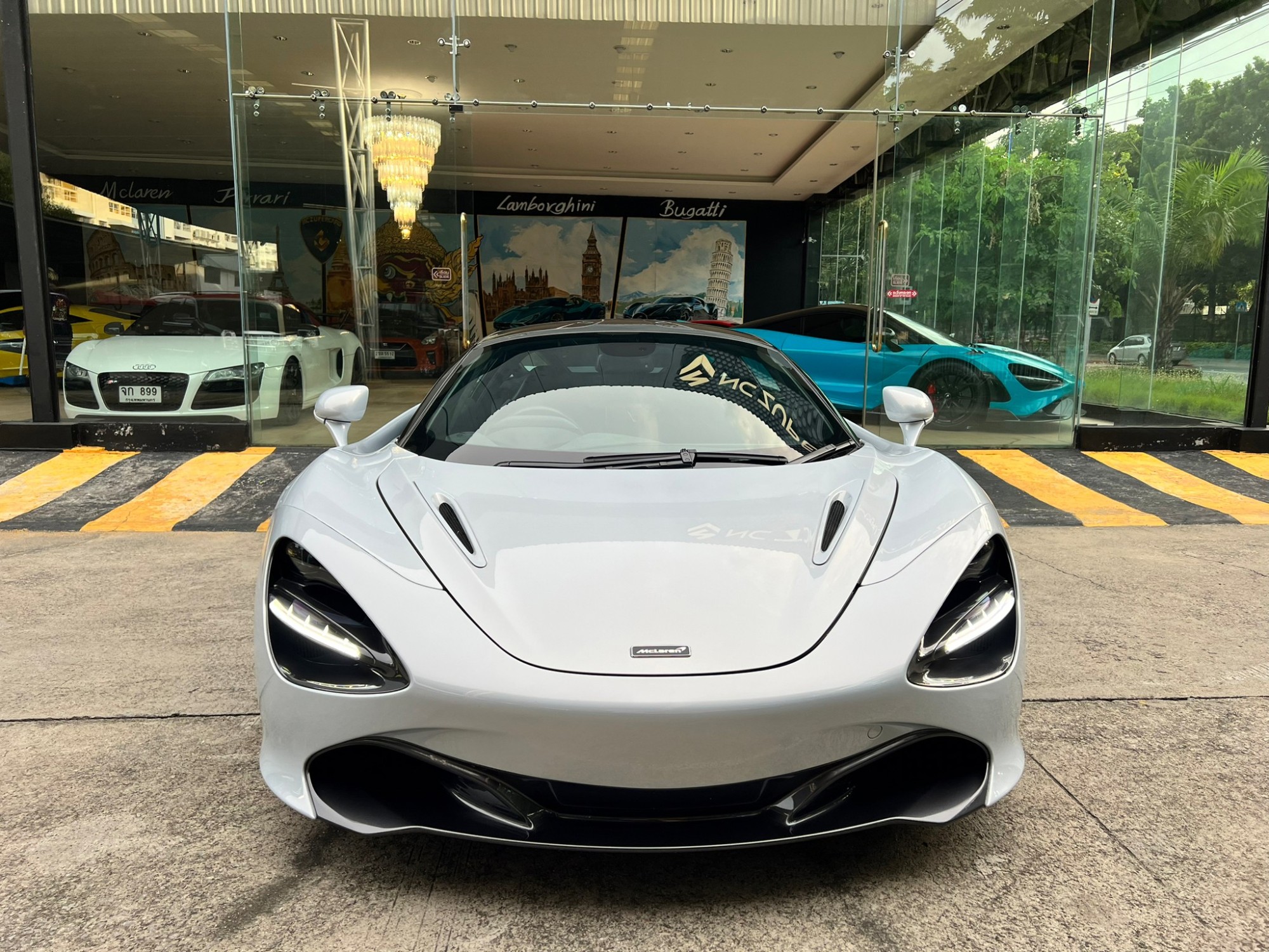 2021 McLaren 720S สีเทา