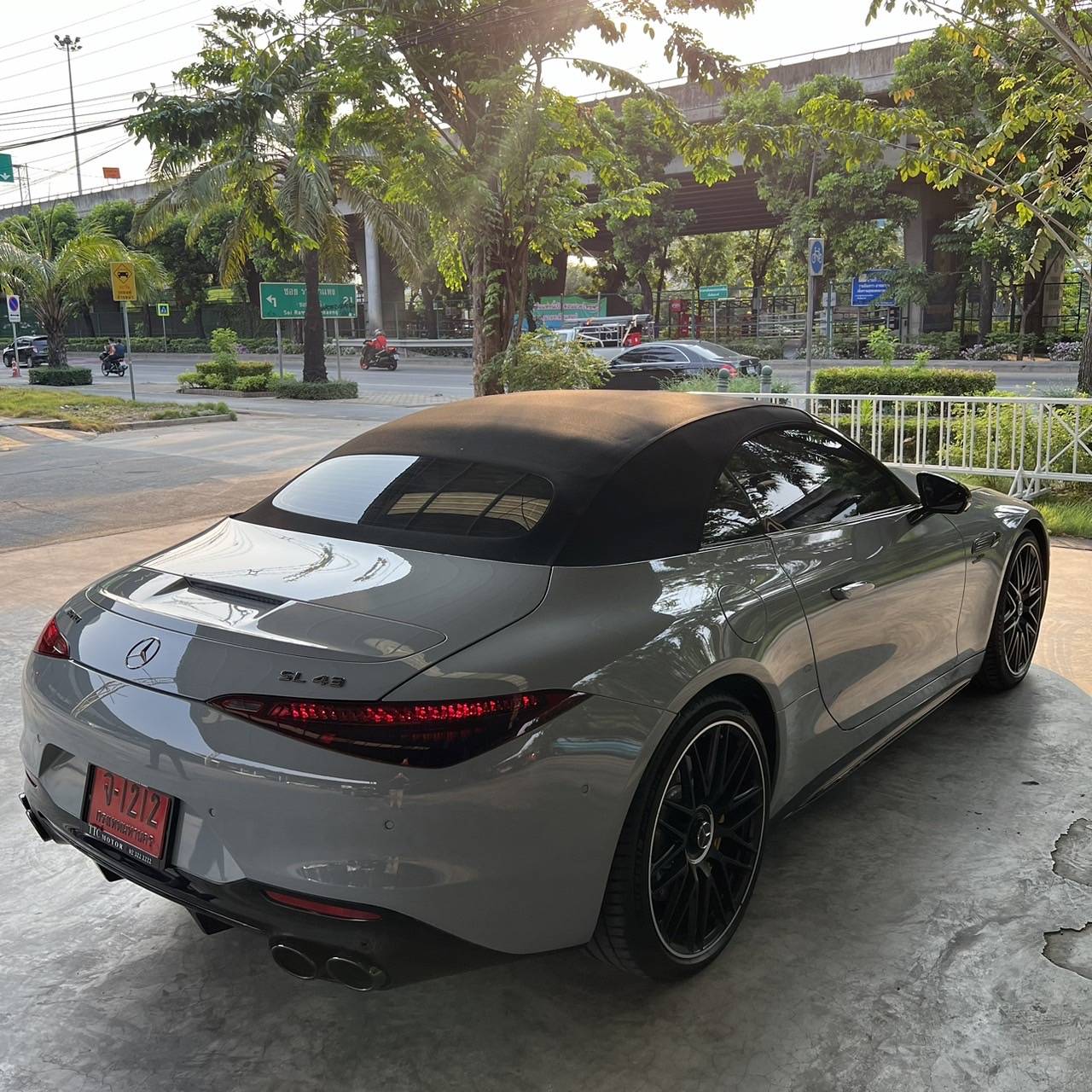 2023 Mercedes-Benz SL43 AMG night package สีเทา