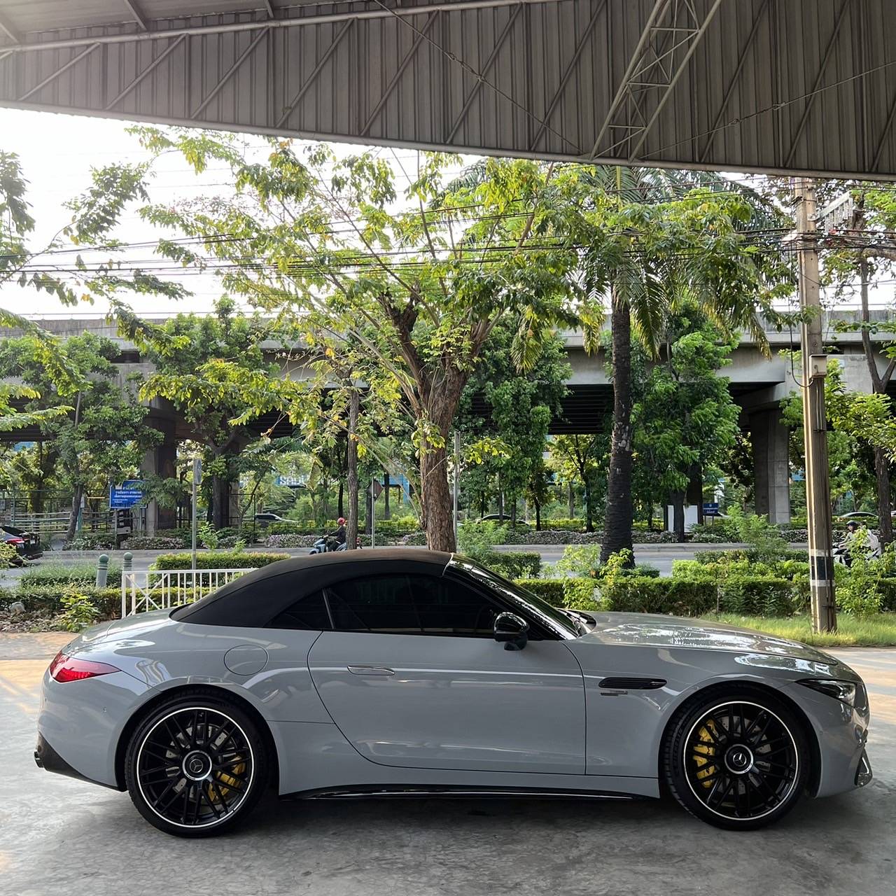 2023 Mercedes-Benz SL43 AMG night package สีเทา