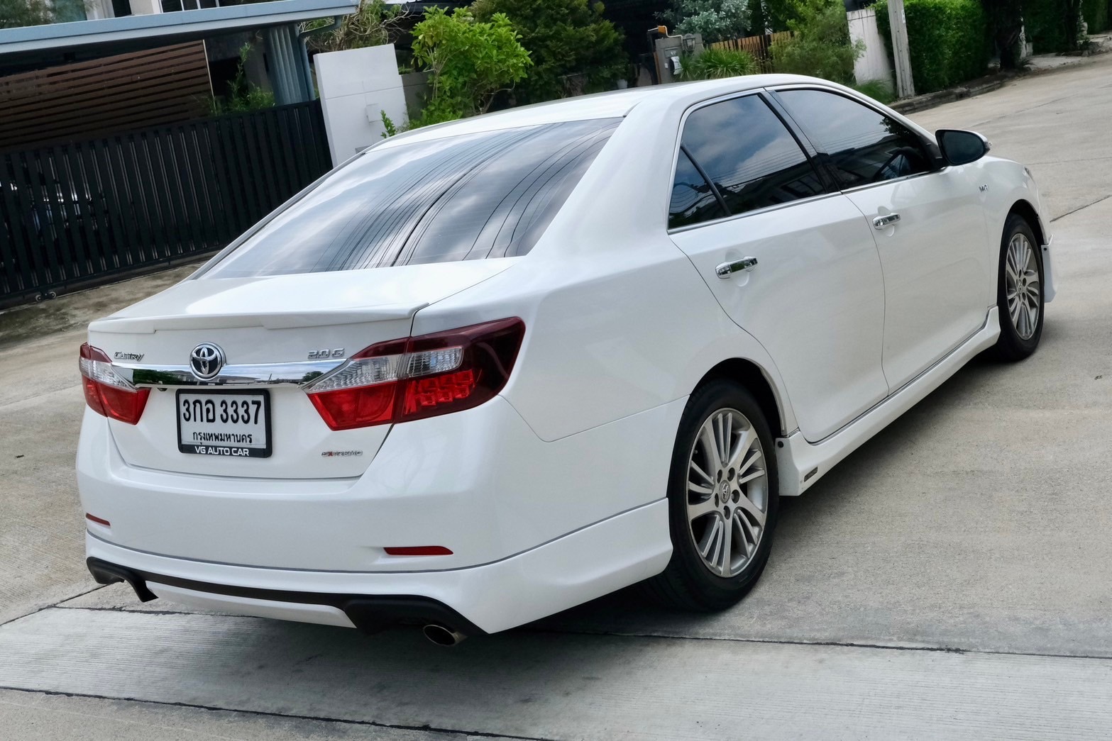 Toyota Camry Extremo 2.0G เครื่องยนต์: เบนซิน เกียร์: ออโต้ ปี: 2014 สี: ขาว