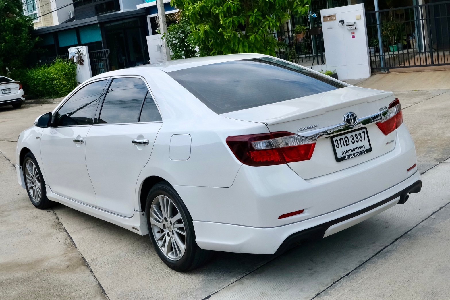 Toyota Camry Extremo 2.0G เครื่องยนต์: เบนซิน เกียร์: ออโต้ ปี: 2014 สี: ขาว