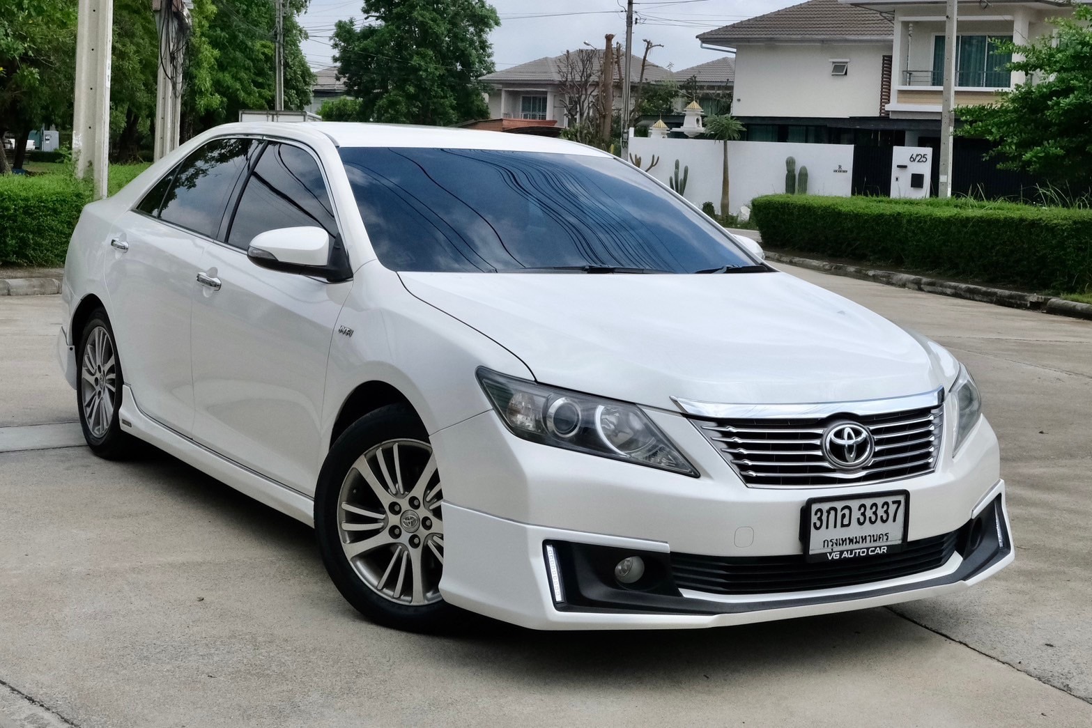 Toyota Camry Extremo 2.0G เครื่องยนต์: เบนซิน เกียร์: ออโต้ ปี: 2014 สี: ขาว