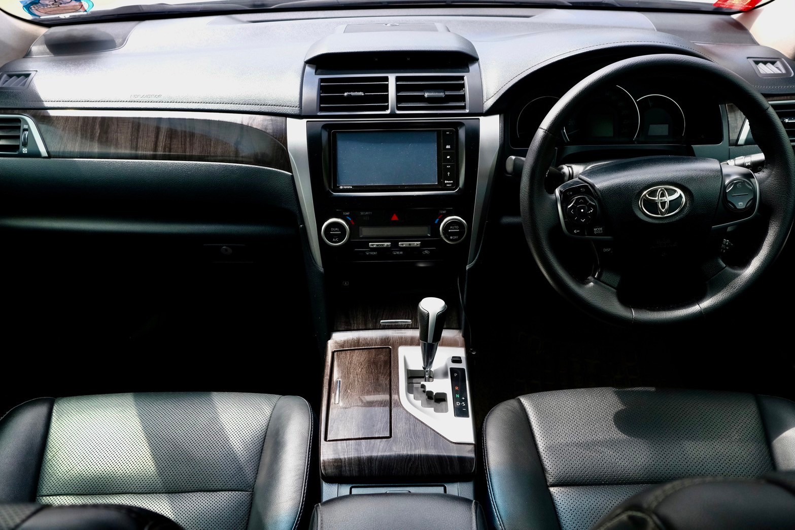 Toyota Camry Extremo 2.0G เครื่องยนต์: เบนซิน เกียร์: ออโต้ ปี: 2014 สี: ขาว