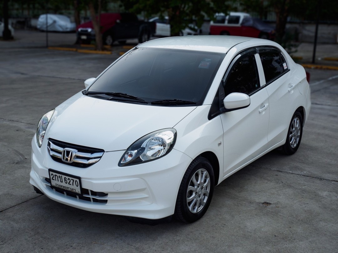 2013 Honda Brio Amaze สีขาว