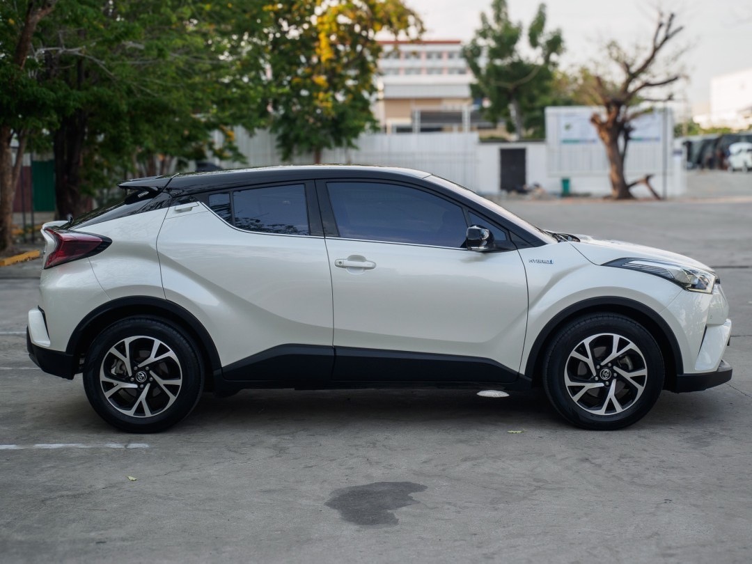 2019 Toyota C-HR สีขาว