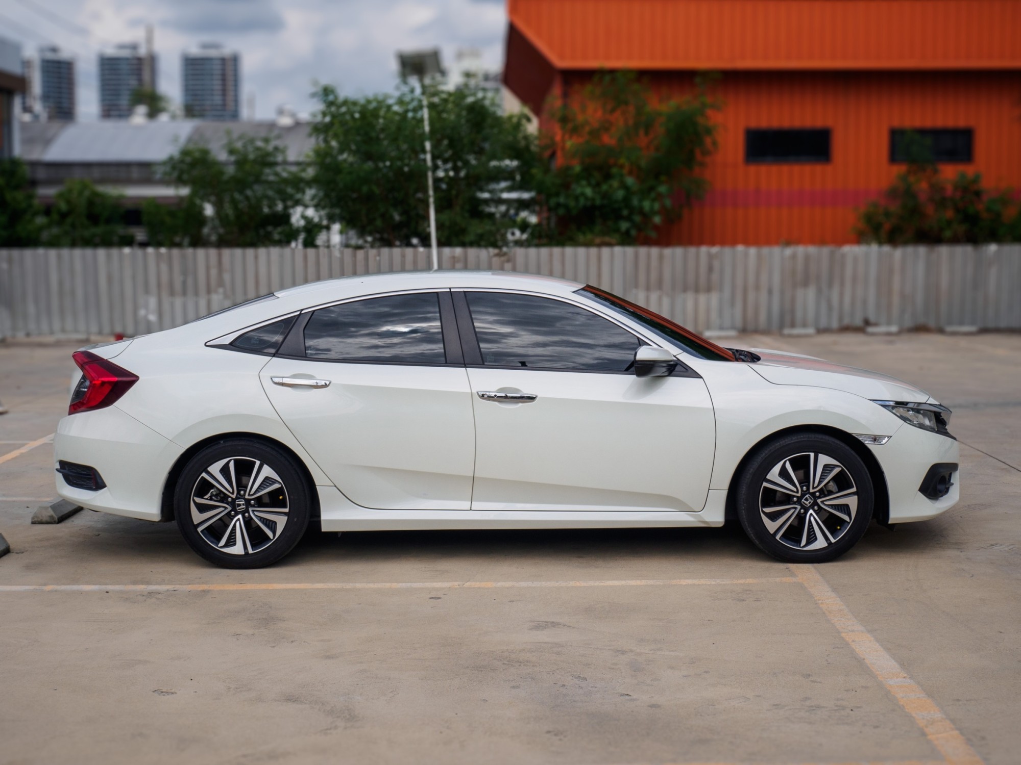 2016 Honda Civic Sedan สีขาว