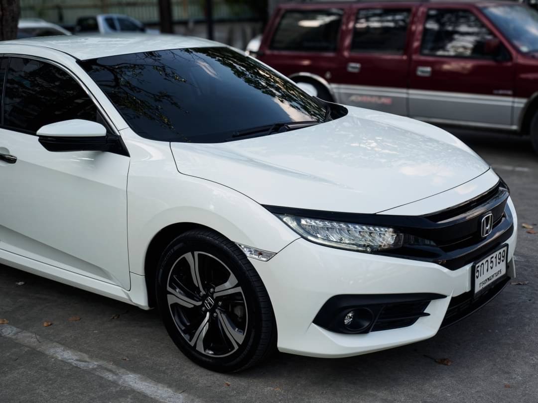 2017 Honda Civic Sedan สีขาว