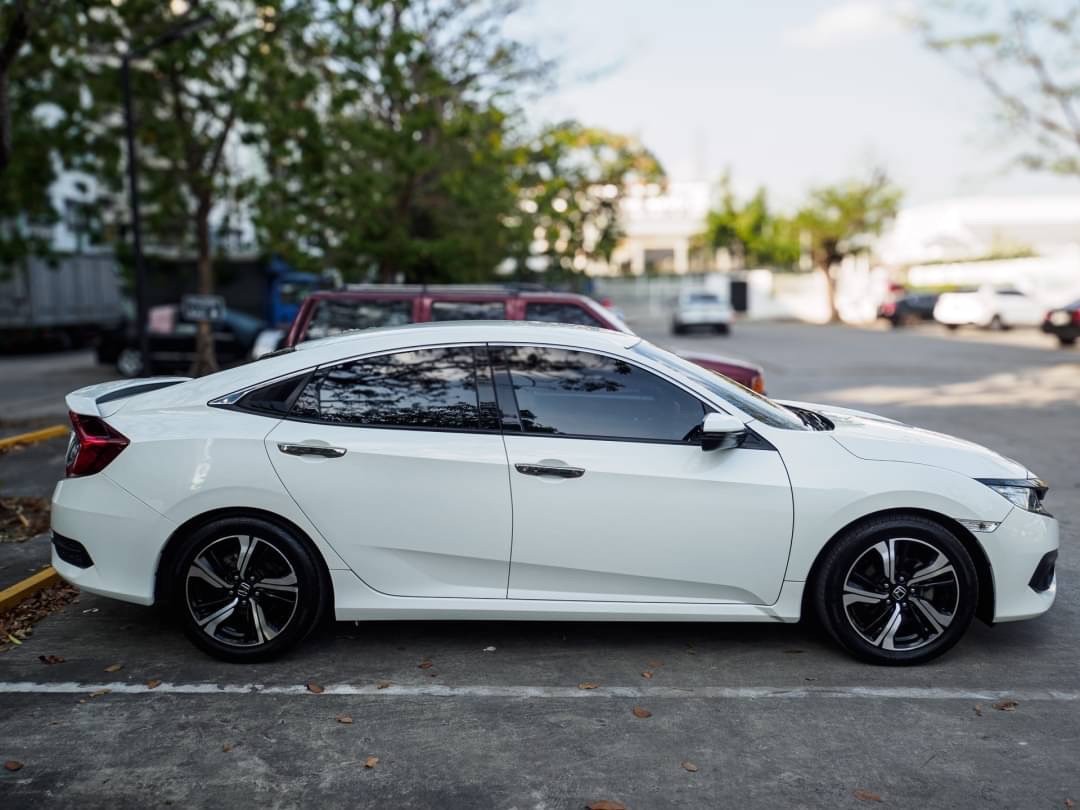 2017 Honda Civic Sedan สีขาว