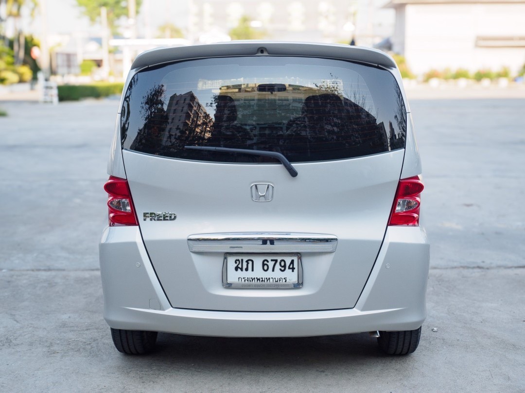 2012 Honda Freed สีเทา