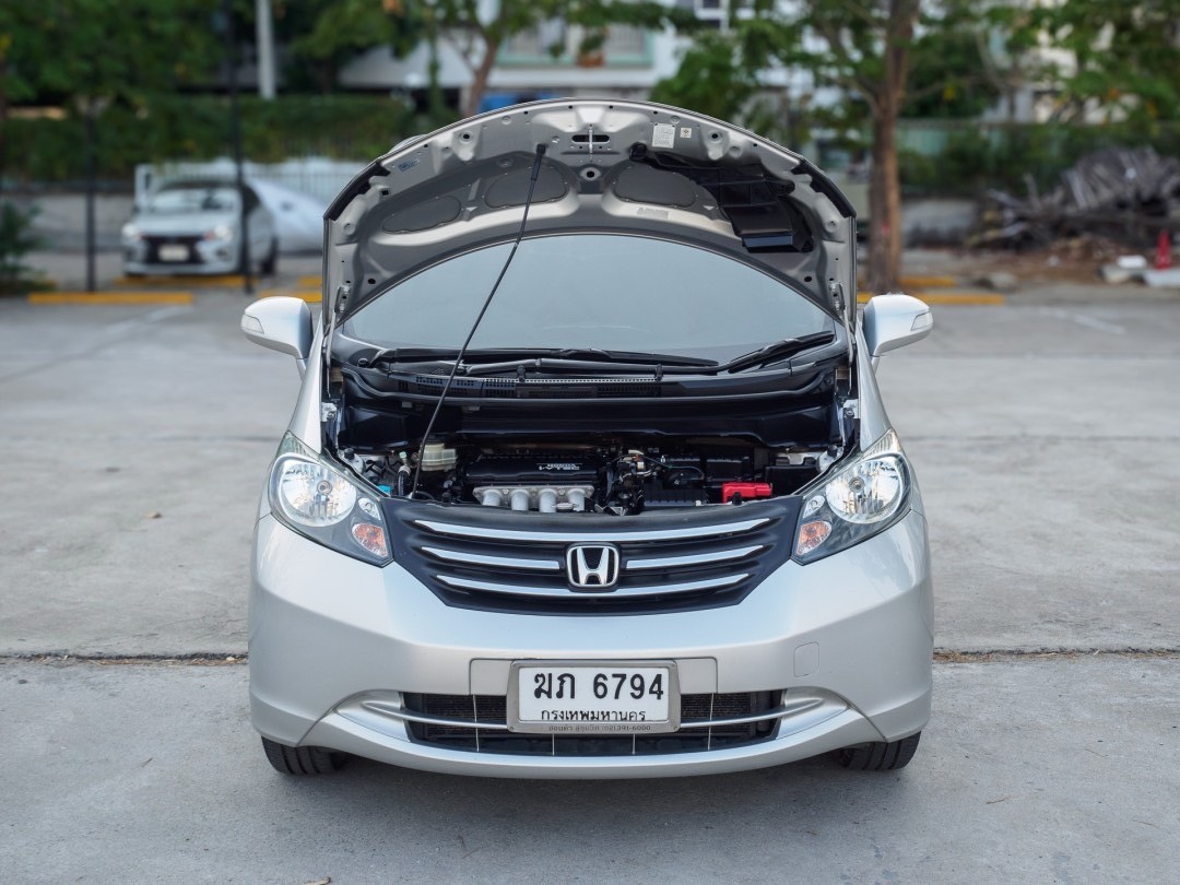 2012 Honda Freed สีเทา