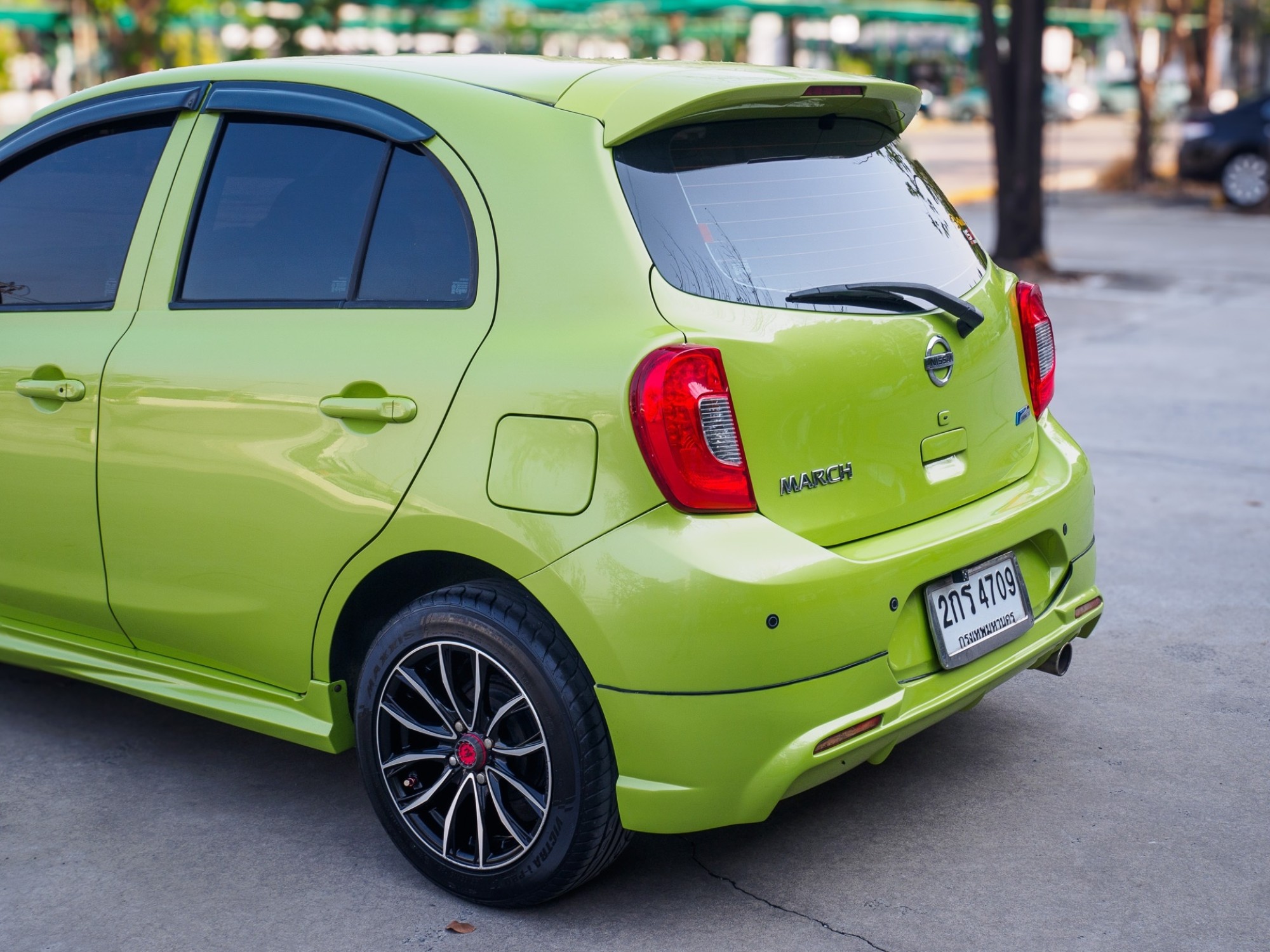 2013 Nissan March สีเขียว