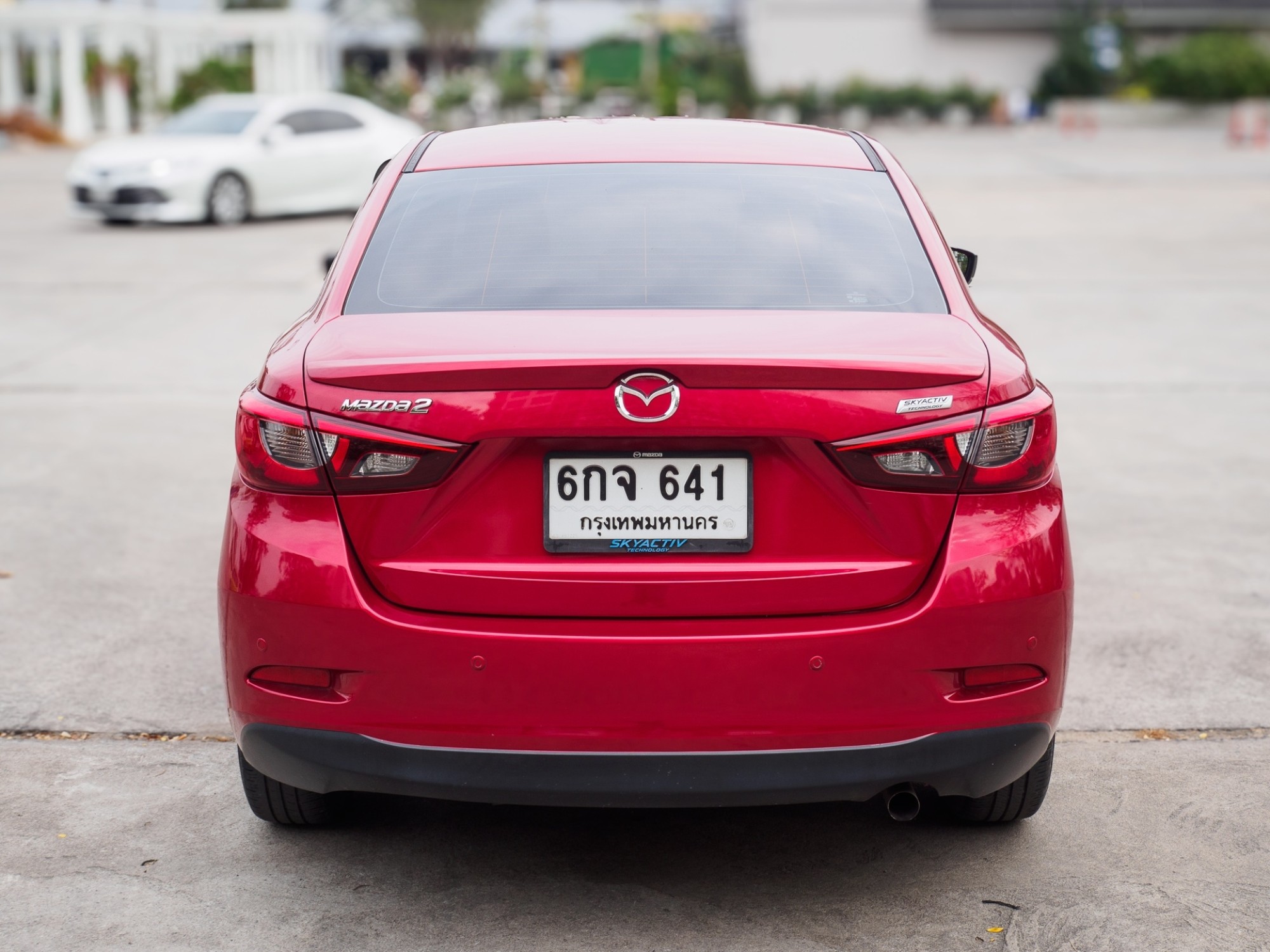 2017 Mazda 2 Sedan (4 ประตู) สีแดง