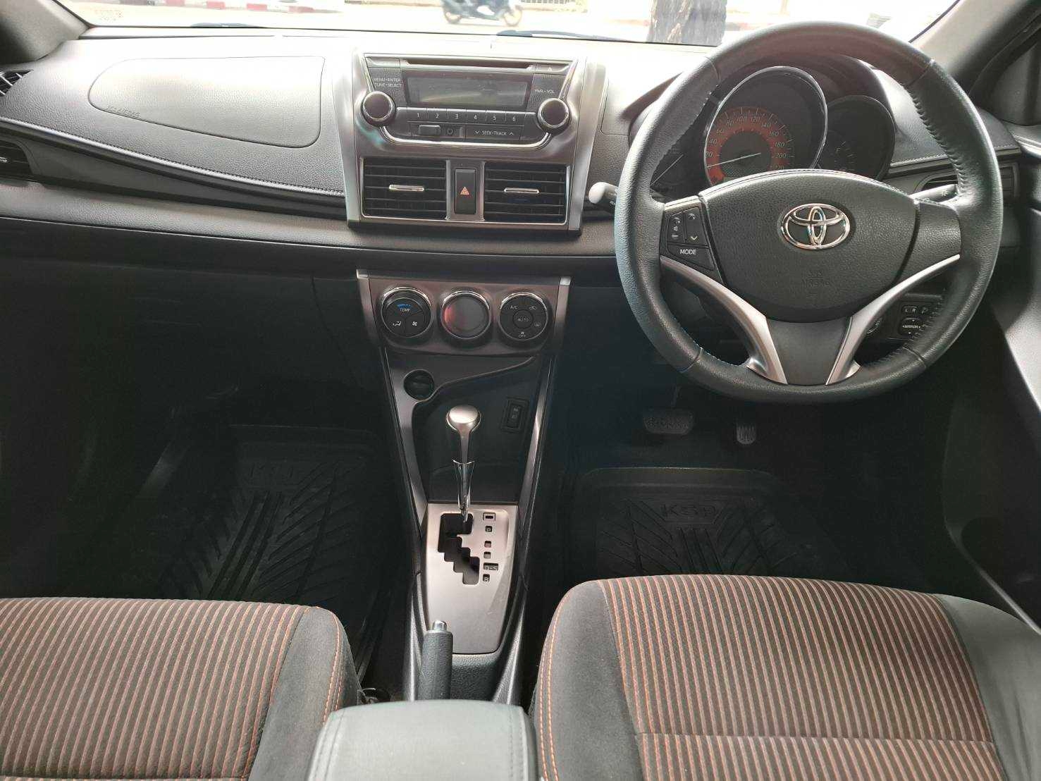 2014 Toyota Yaris สีขาว